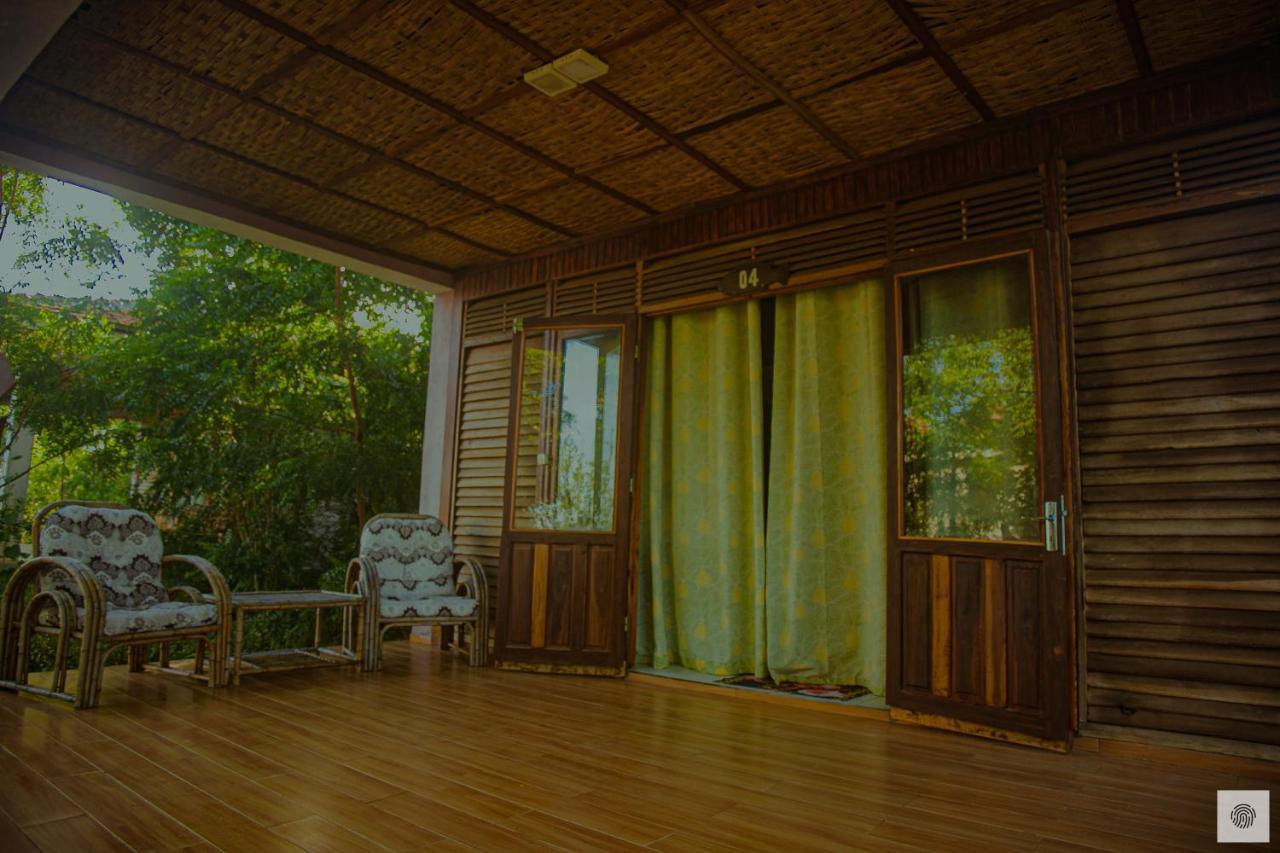 Eden De La Tsiribihina Hotel Miandrivazo Exterior photo
