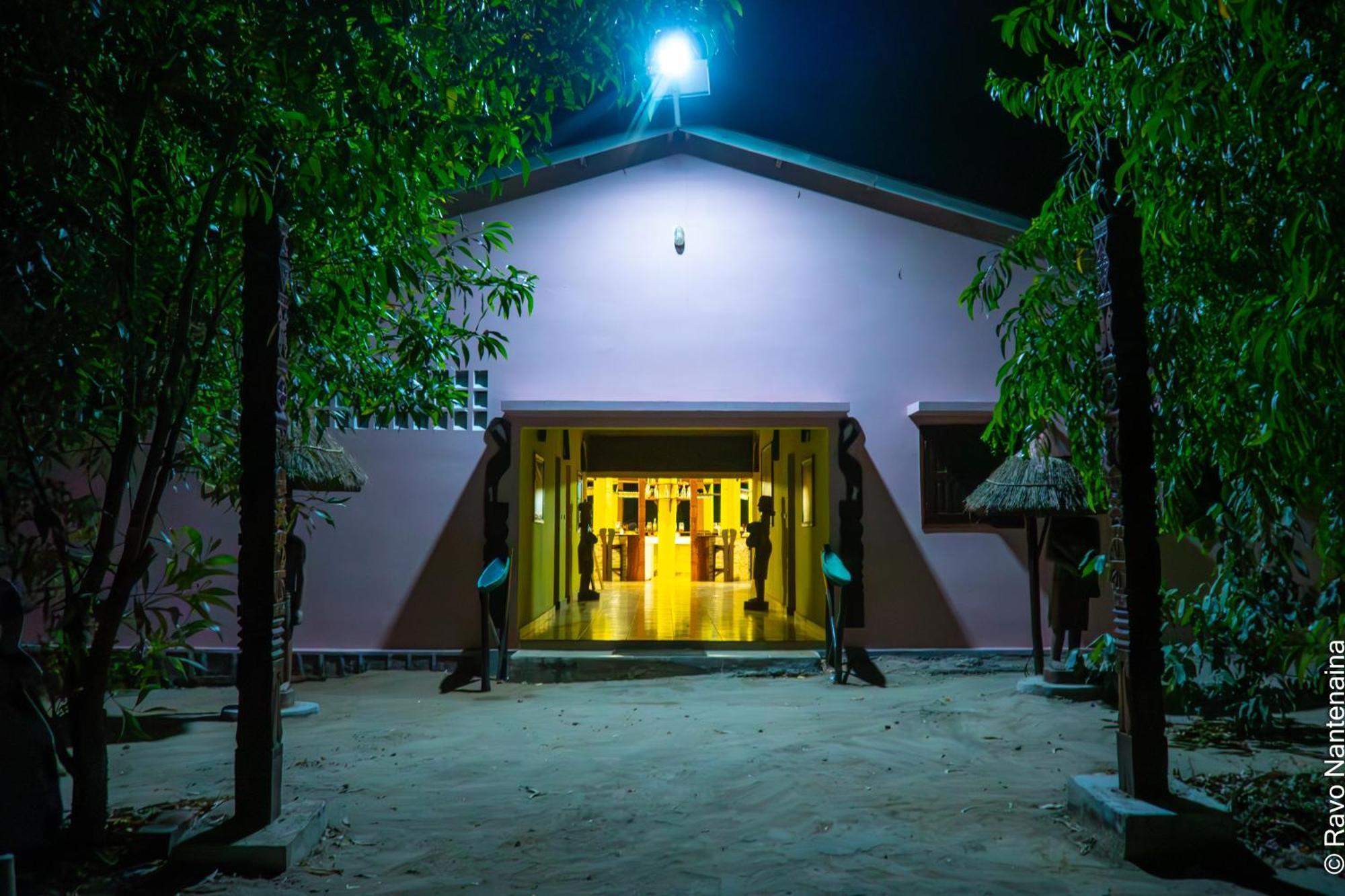 Eden De La Tsiribihina Hotel Miandrivazo Exterior photo